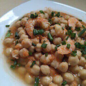 Receta de garbanzos con langostinos en olla rápida